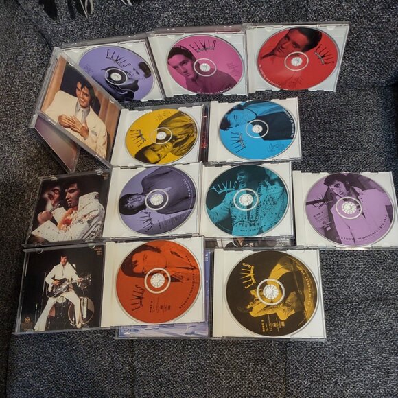 10 Elvis CD's from the Essential collections of the 60's and 70's - Picture 3 of 5